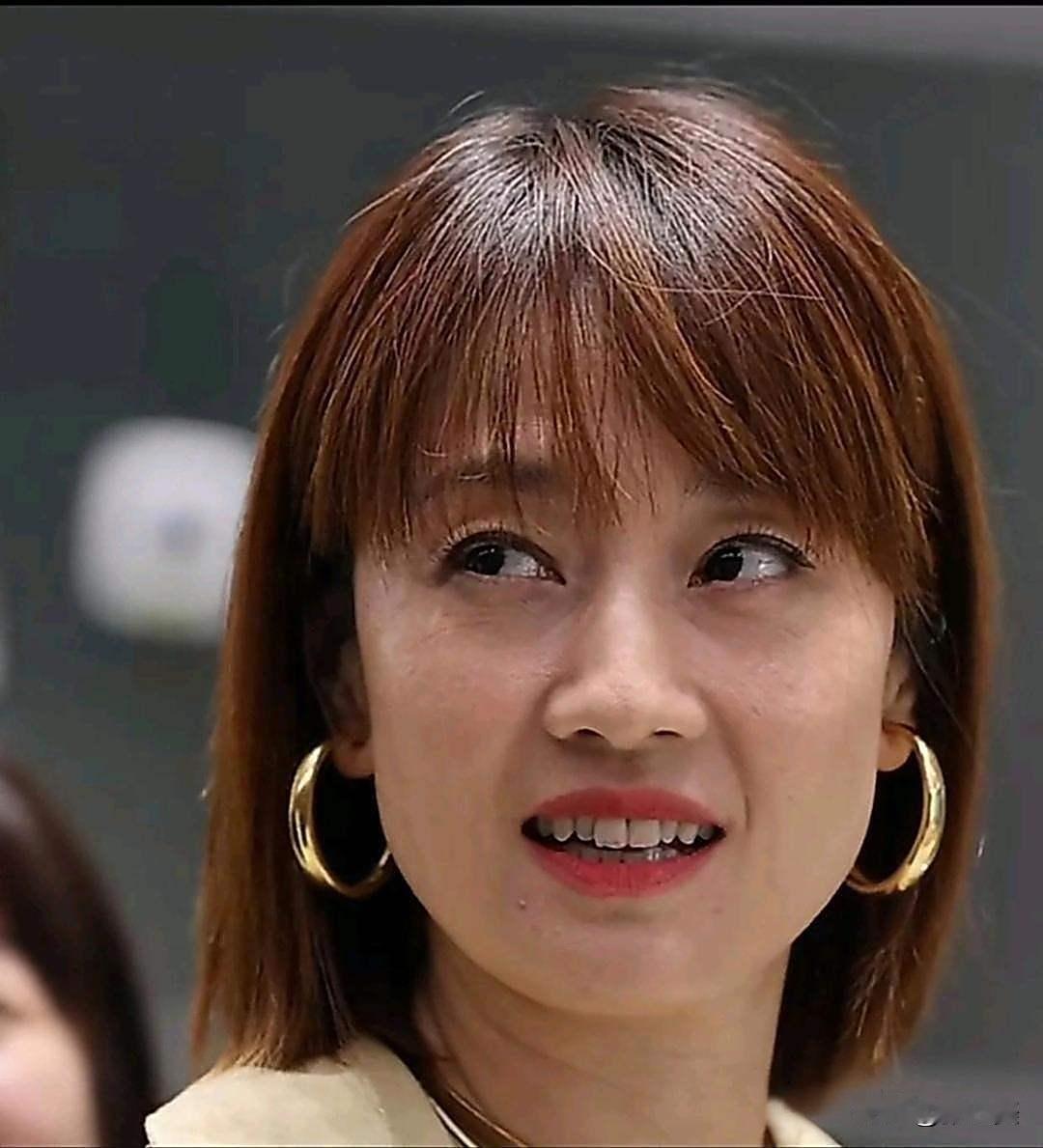 谁能想到？马伊琍50岁近照这么坦诚！零美颜怼脸拍，真实得让人佩服！
 
刷到马伊