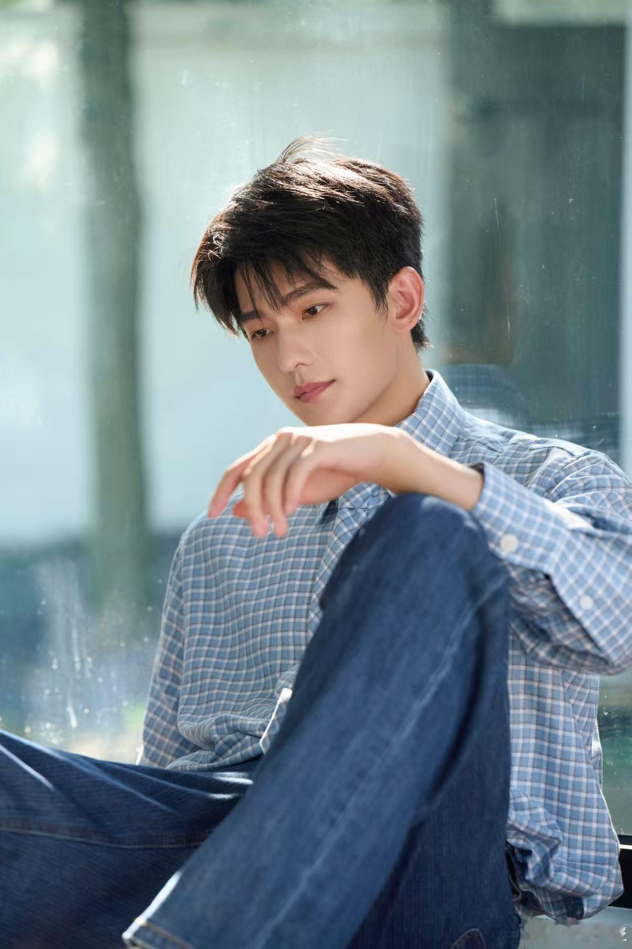 杨洋给电影得闲谨制包场了 杨洋这次为正午阳光的新电影包场，真的太让人期待了！从雨