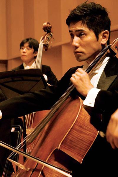 《入殓师》（2008）与《永远的托词》（2016）里的本木雅弘今天是他的60岁生