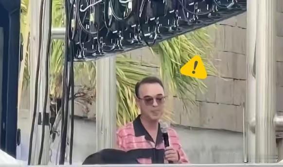 卡耶塔诺太有担当了！
30日，菲参议员卡耶塔诺现身基督教会在马尼拉EDSA大道举