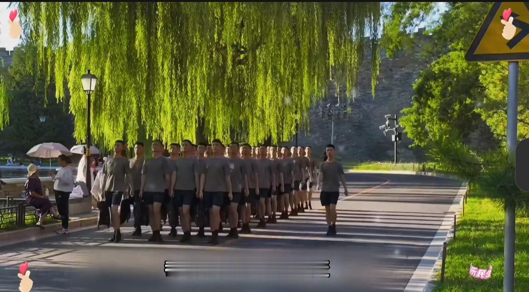 熟悉歌声响起，一腔赤诚，祝福我们伟大的祖国繁荣昌盛。
 
熟悉的旋律一响，心底满