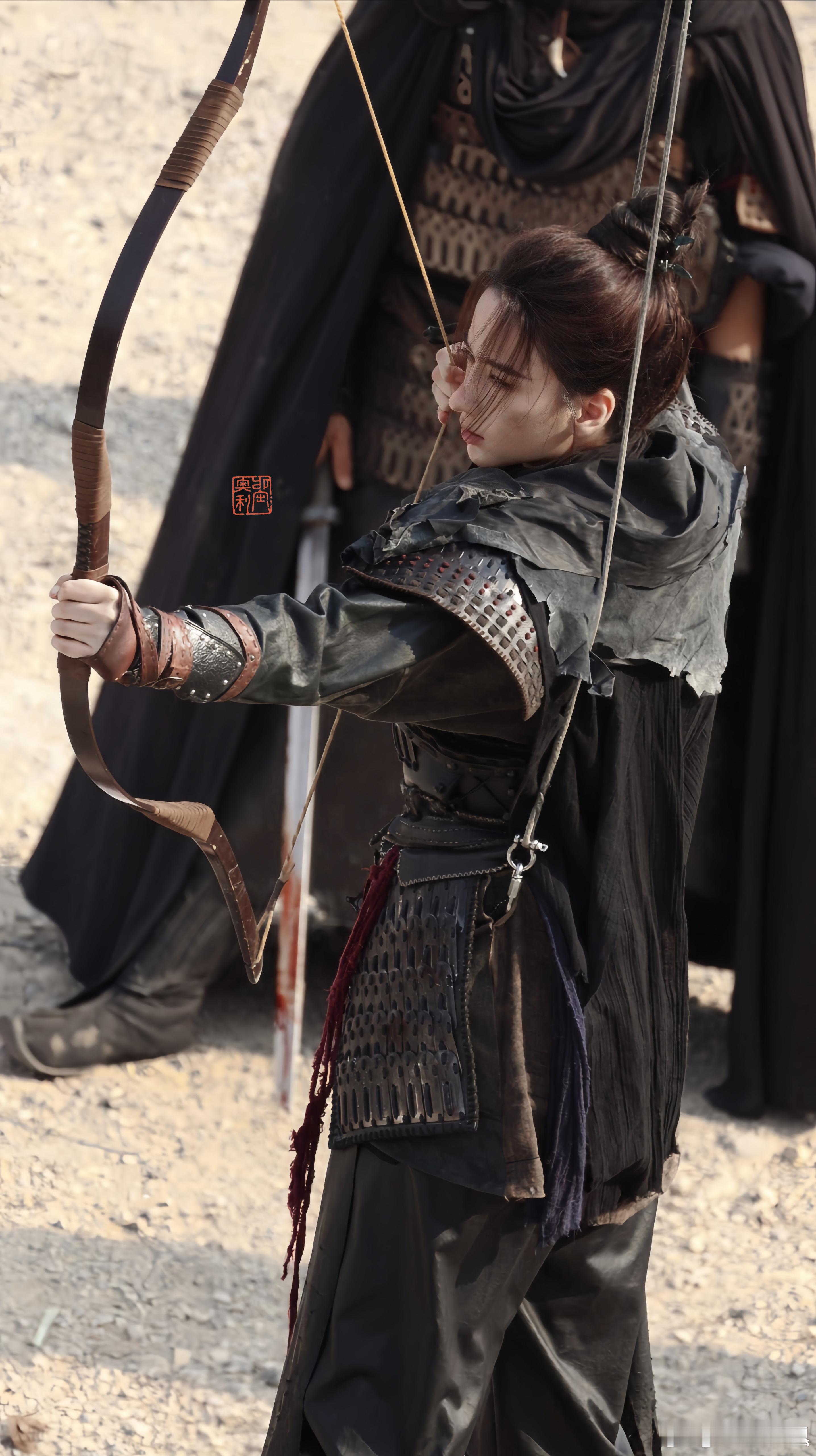 李宛妲00后浓颜出征古装 李宛妲以她独特的浓颜和自然的野性眼神打破了荧幕上的甜美