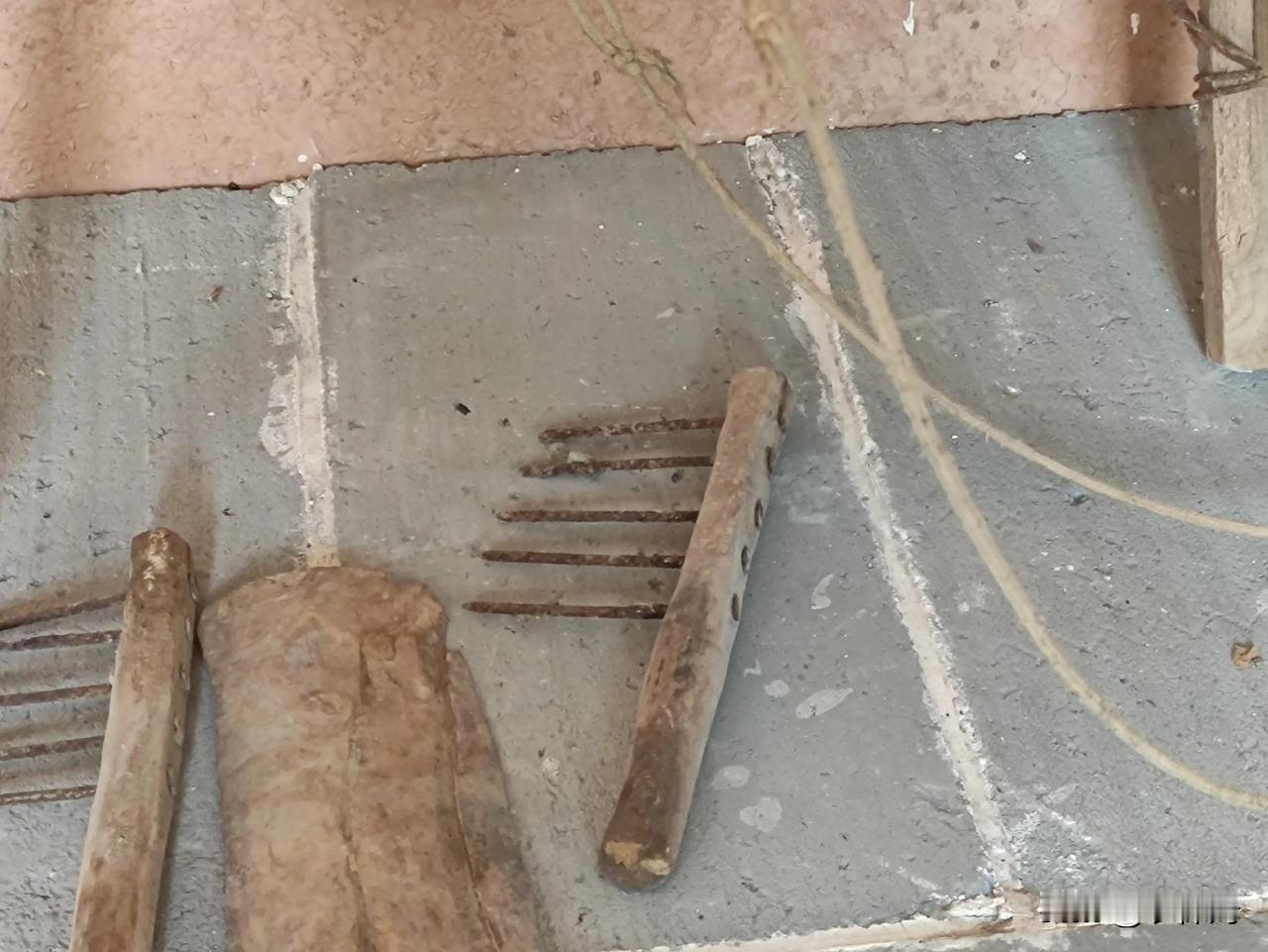 认识这个农具的，大概年龄都不小了吧？你们都管它叫啥名字呢？#看看你们的农具# #