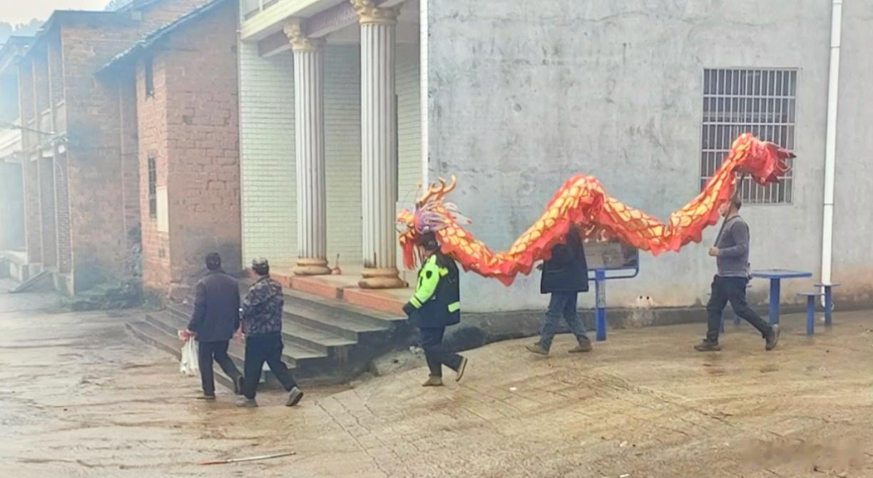 过年最想记录的人，我想记录一群正月耍龙灯的异乡人2026年是2月26日，正月初十