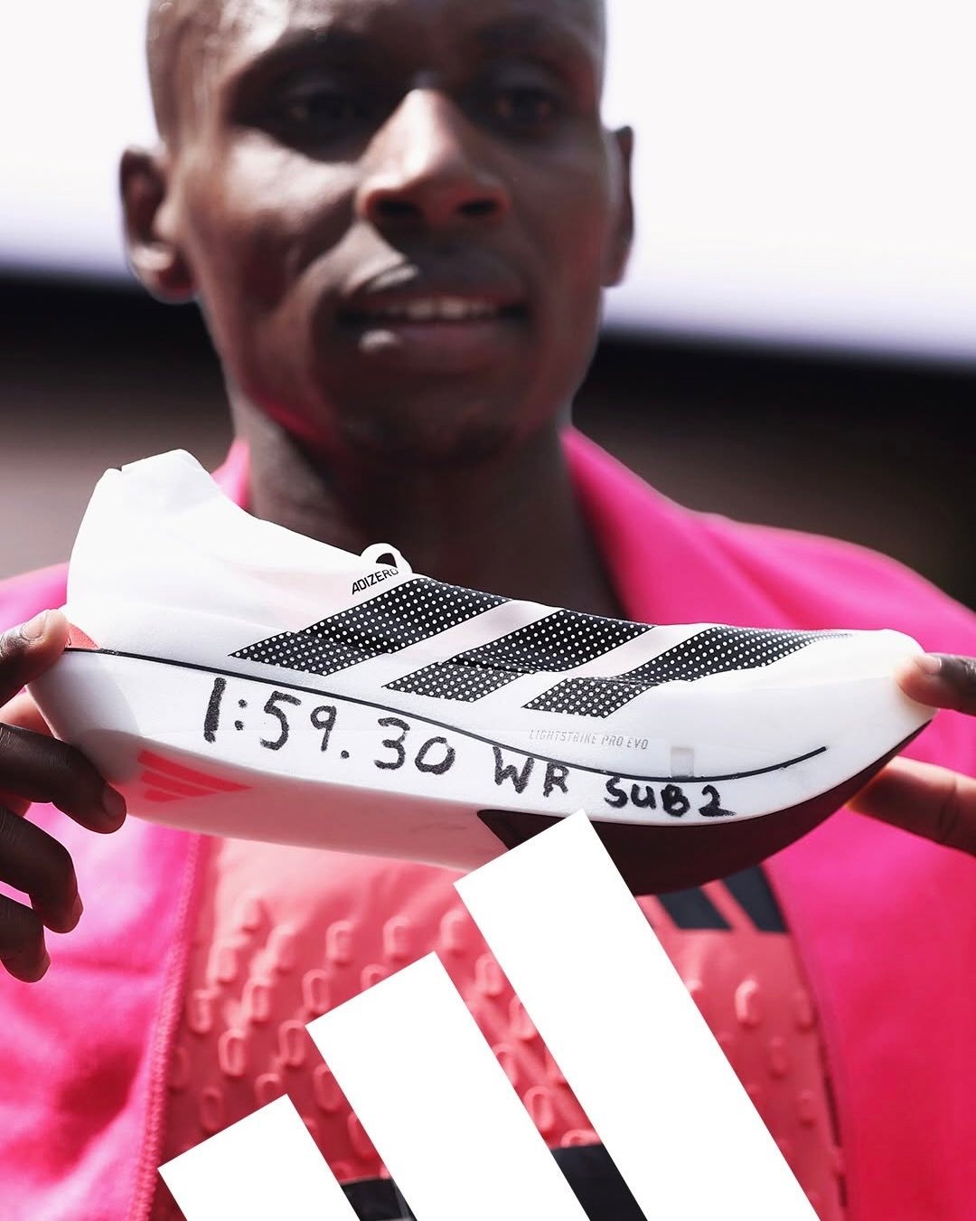 人类马拉松正式突破2小时萨巴斯蒂安·萨维 破二成功肯尼亚选手萨巴斯蒂安·萨维，于