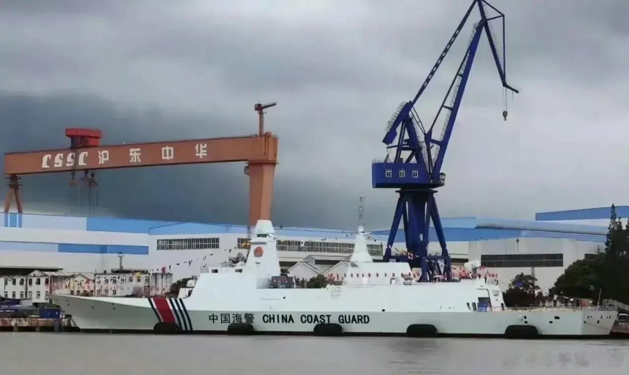 来了来了，海警版涂装的054B来了（P图），前几天我还说希望网友给054B护卫舰