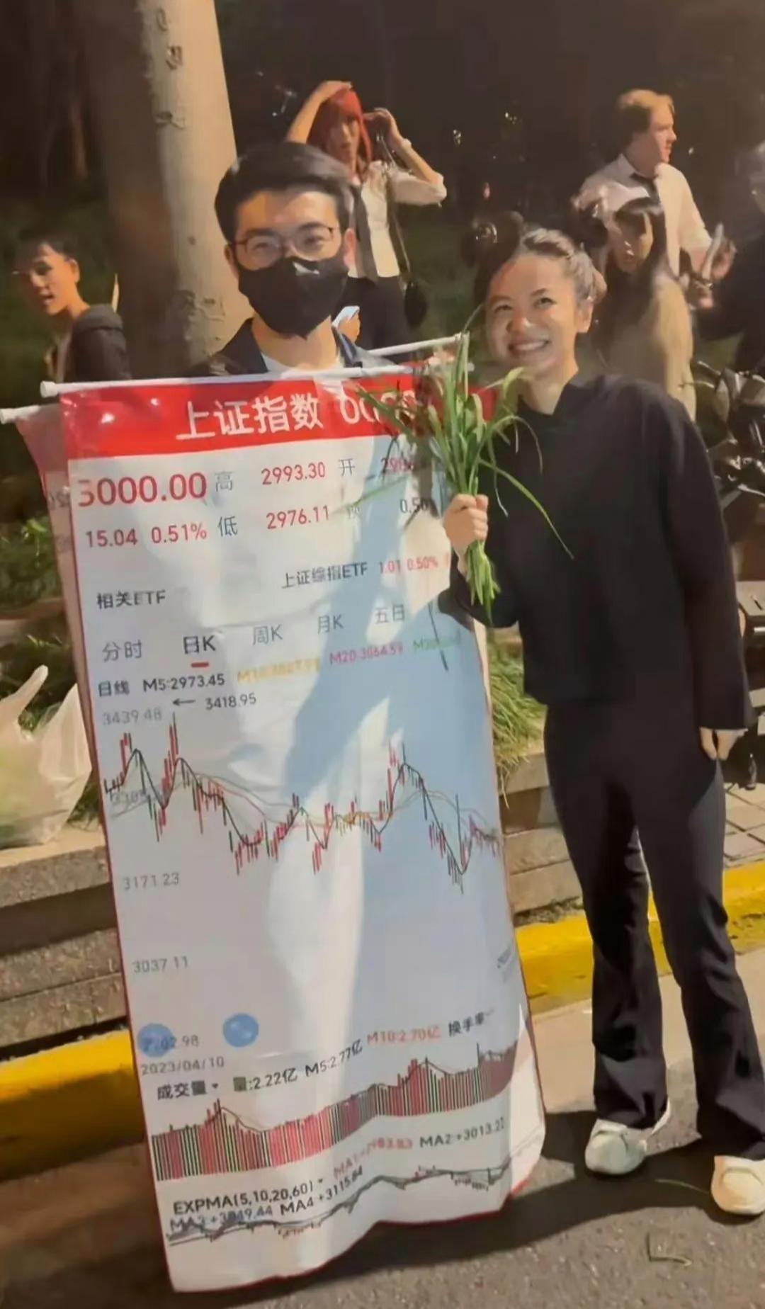 这届网友太会整活了，这才是上海万圣节最恐怖的cos ​​​