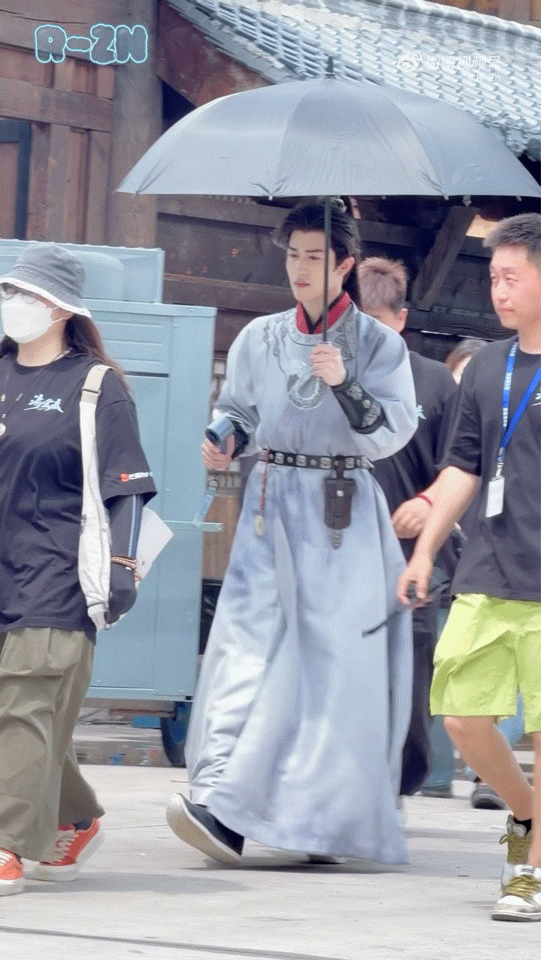 尹浩宇海棠春首套造型尹浩宇海棠春造型量身设计打造的古风造型格外戳人心扉，尹浩宇海