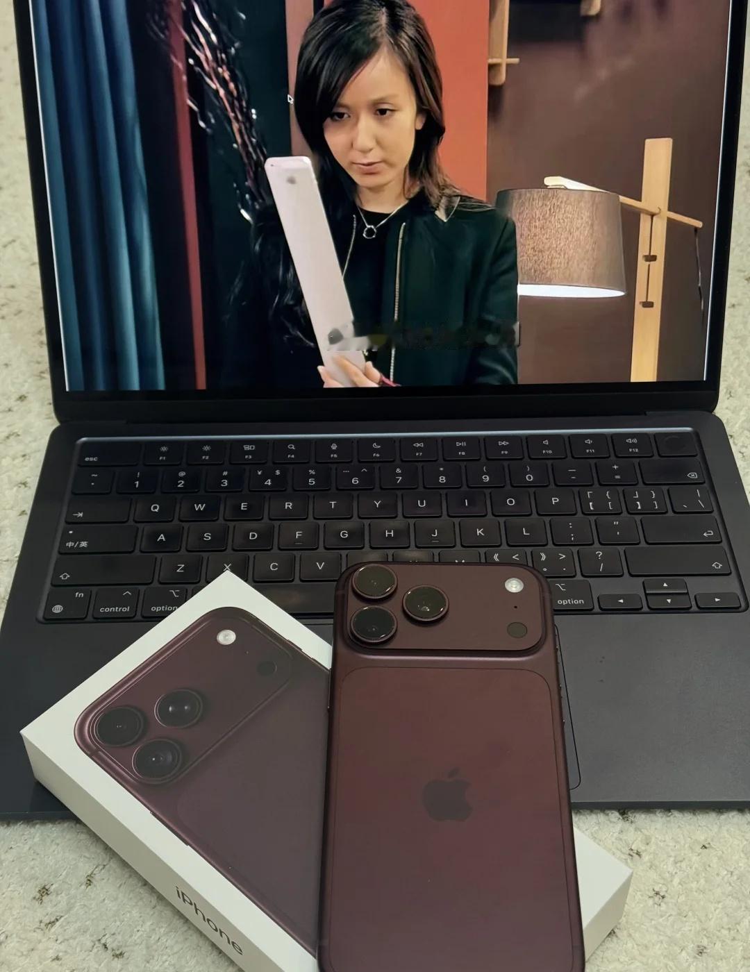 一个普通的周五…
其实我一直觉得被对象送iPhone18promax首发是一件很