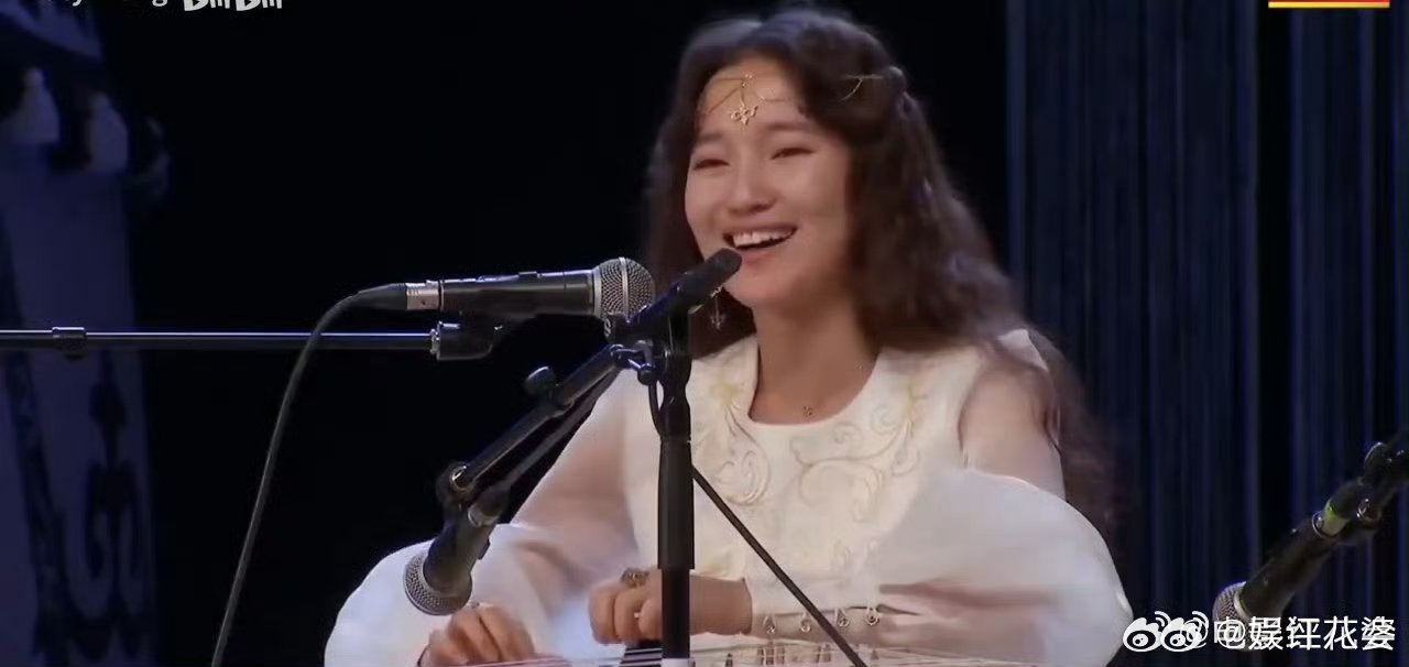 想看中亚乌兰图雅上浪姐努尔乔尔蓬嗓音裹着草原风，《游牧之舞》踩得马蹄哒哒响，风情