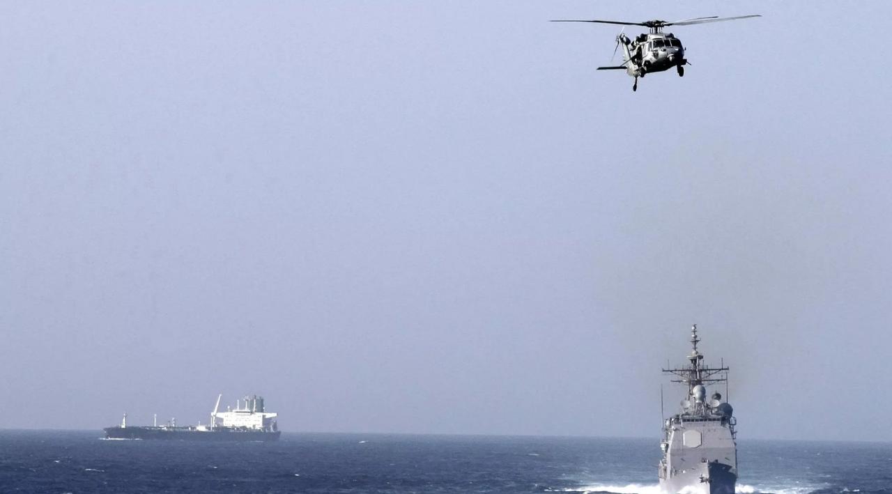 伊朗军方声明，一艘伊朗油轮20日在伊朗海军的支援下，突破美军封锁从阿拉伯海驶入伊