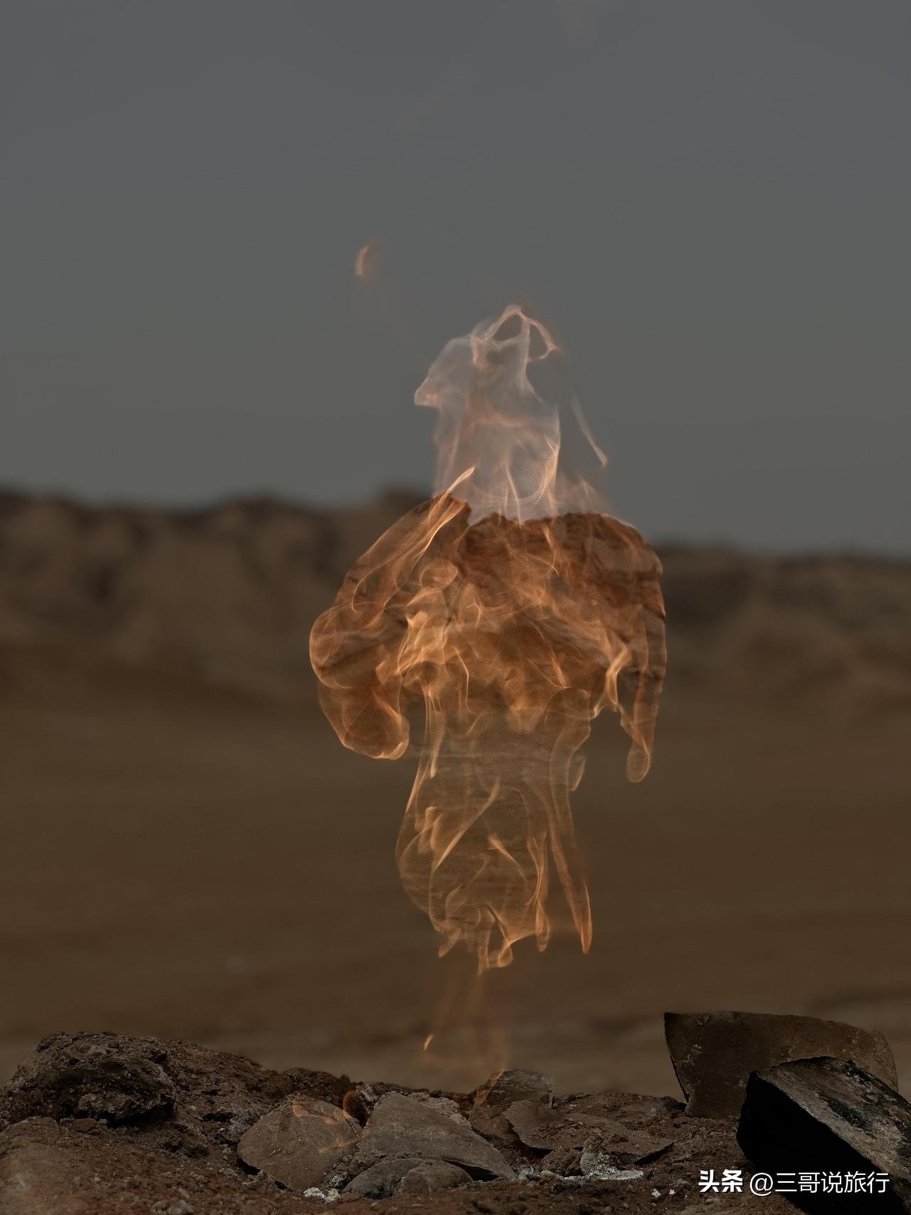 烈焰泉｜水火共生，一眼万年
       跳动的火苗，沸腾的泉水，在戈壁深处上演