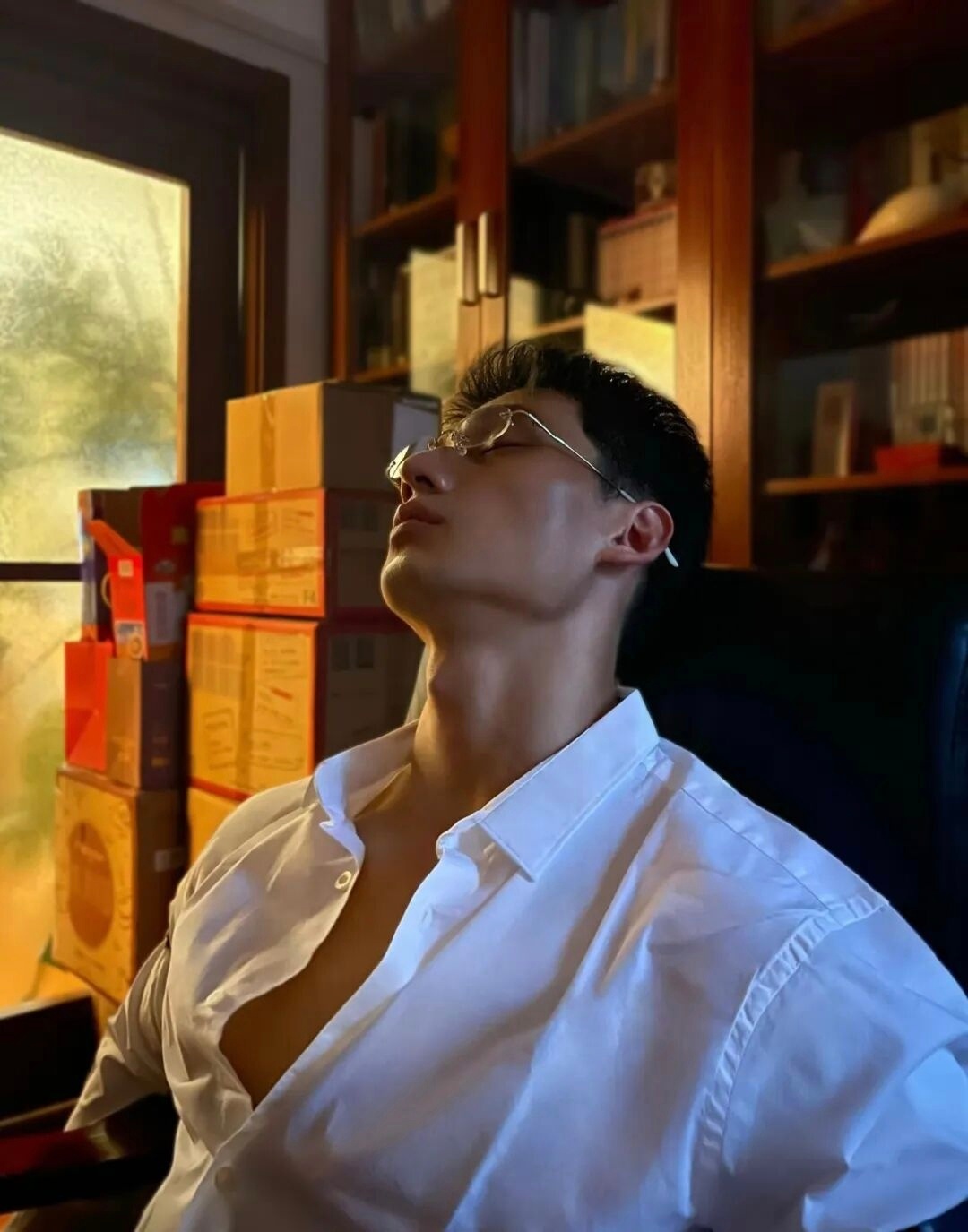 这就是你要的爹系男友吗？（ps：最后一张拍的确实很有性张力） ​​​