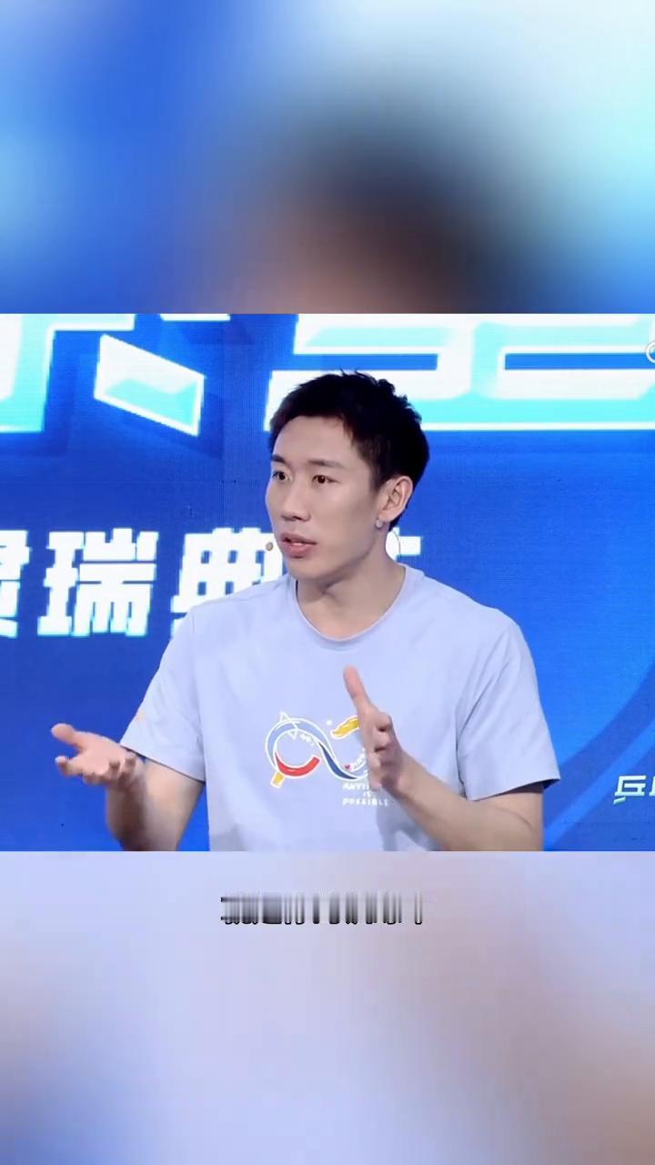 别的不说，说最高点的龙哥。龙队这种计算，手上的前三板，包括对球的预判、执行力、技