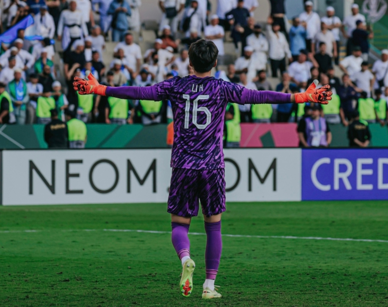 伟大的球队需要伟大的门将！李昊用双手带着国足u23扑进了四强，国足不用追求脚下技