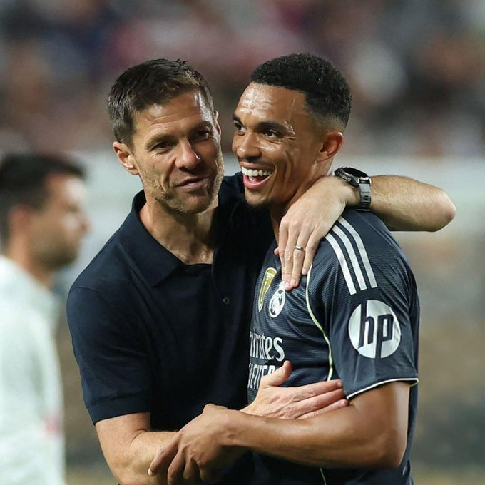 阿诺德没有在对阵利物浦和巴列卡诺的比赛中首发原因很简单，就是他的身体状况不佳阿隆