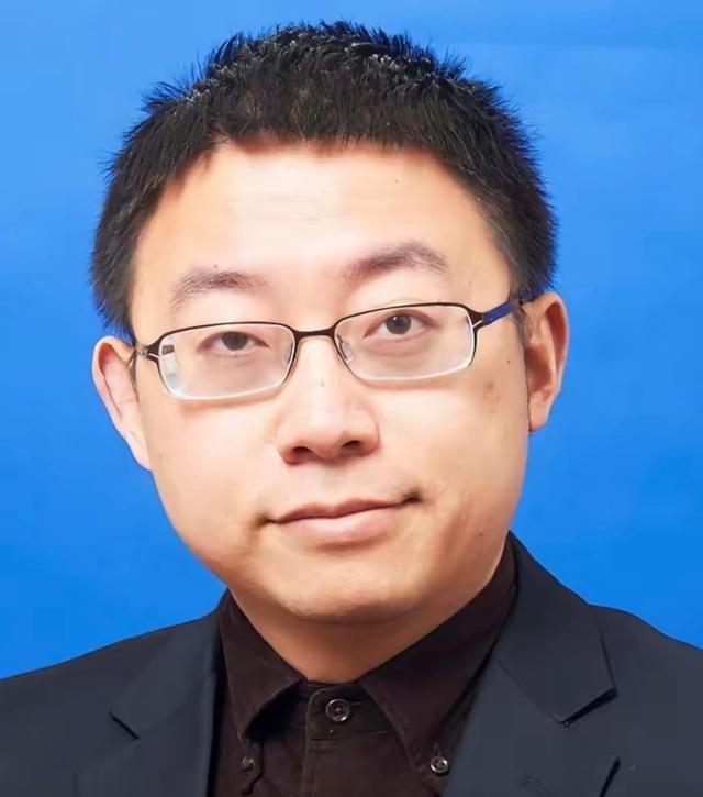 美军特种兵已进台湾复旦沈逸一句话点破真相,绿色贝雷帽出现在台军营区,再忍下去只会