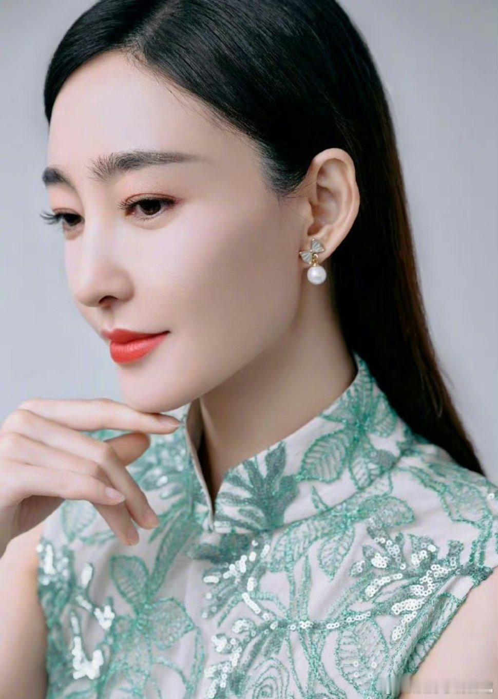 网曝王丽坤已婚，其老公詹某涉嫌诈骗早前被抓，将于近期开庭审理。新浪娱乐求证王丽坤