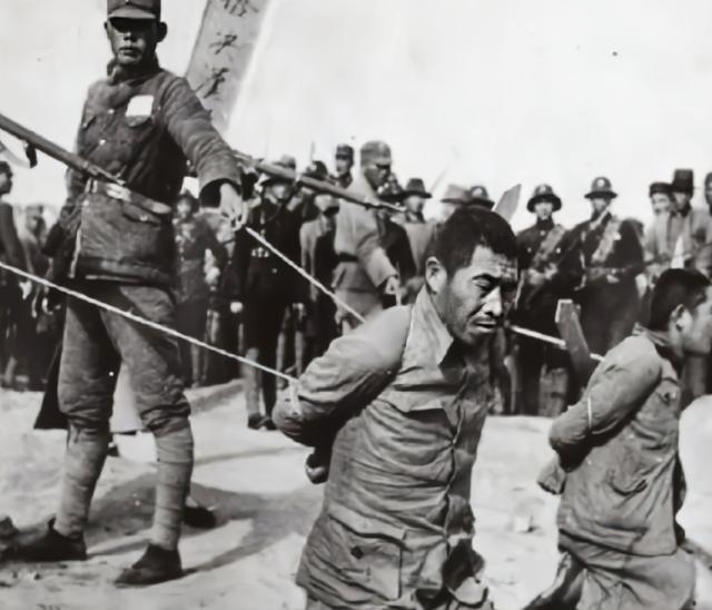 1944年，川军144师代师长张昌德率部投日，反对的团长黄克烈被强行裹挟。在投敌