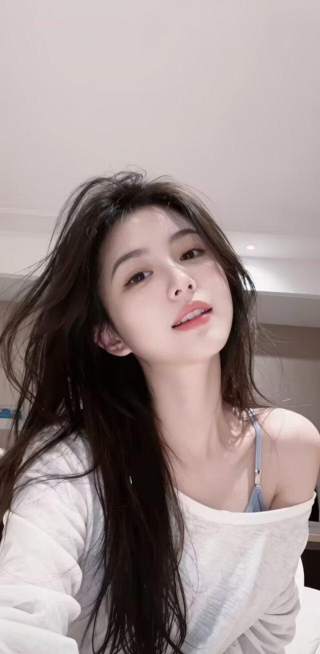 男人和女人的区别在于： 男人越爱一个女人， 越能控制情绪， 女人越爱一个男人， 