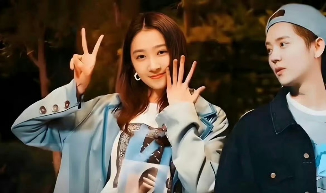 鹿晗关晓彤官宣时的年纪官宣时鹿晗27岁关晓彤19岁当年鹿晗27岁、关晓彤19岁选