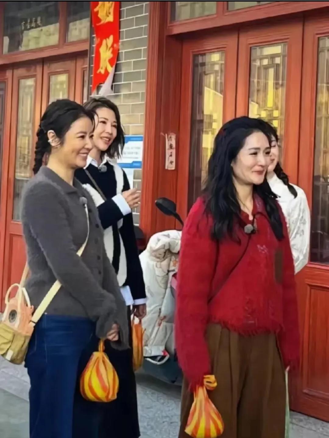 终于知道电视剧为什么要加滤镜了！看了林心如和谢娜的生图，有点无法直视他们了 ​​