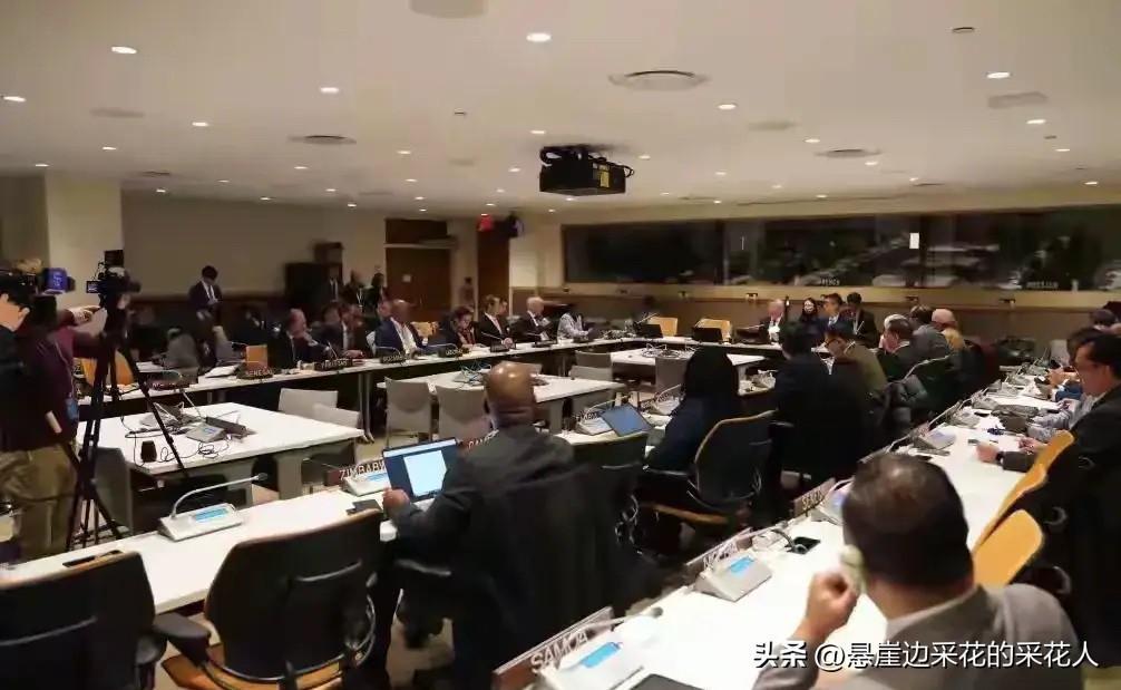 美国忙着“退群”，一口气退出66个联合国与非联合国组织，而中国在纽约悄悄放了个“