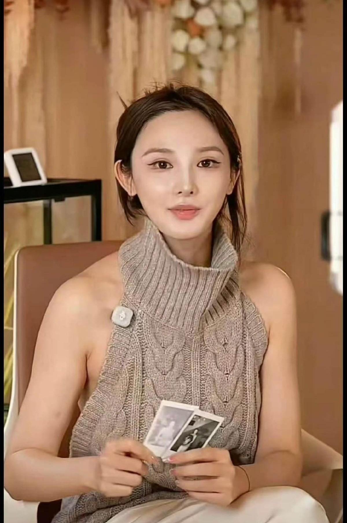 明星真人到底啥样？我表妹上周在商场偶遇彭小苒，回家念叨了整整三天，就一句话：跟电
