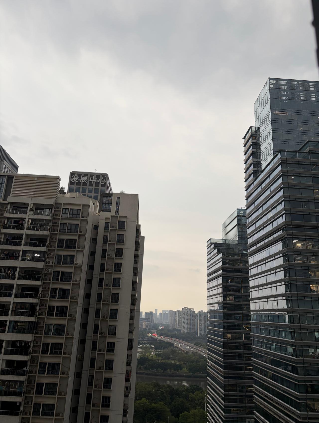 天黑了，又准备下雨啦😬 ​​​