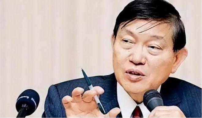 2000 年，台积电以 50 亿美元收购世大半导体的签字仪式刚落幕，高管就把一份