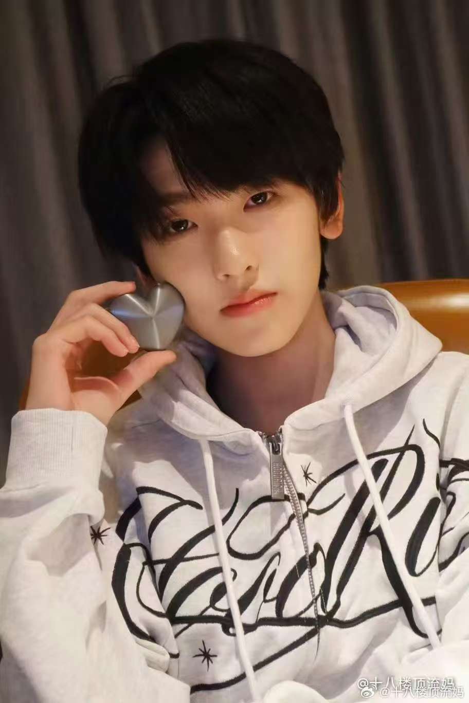 左奇函高会自拍左奇函更新高会 奇奇来也~ 