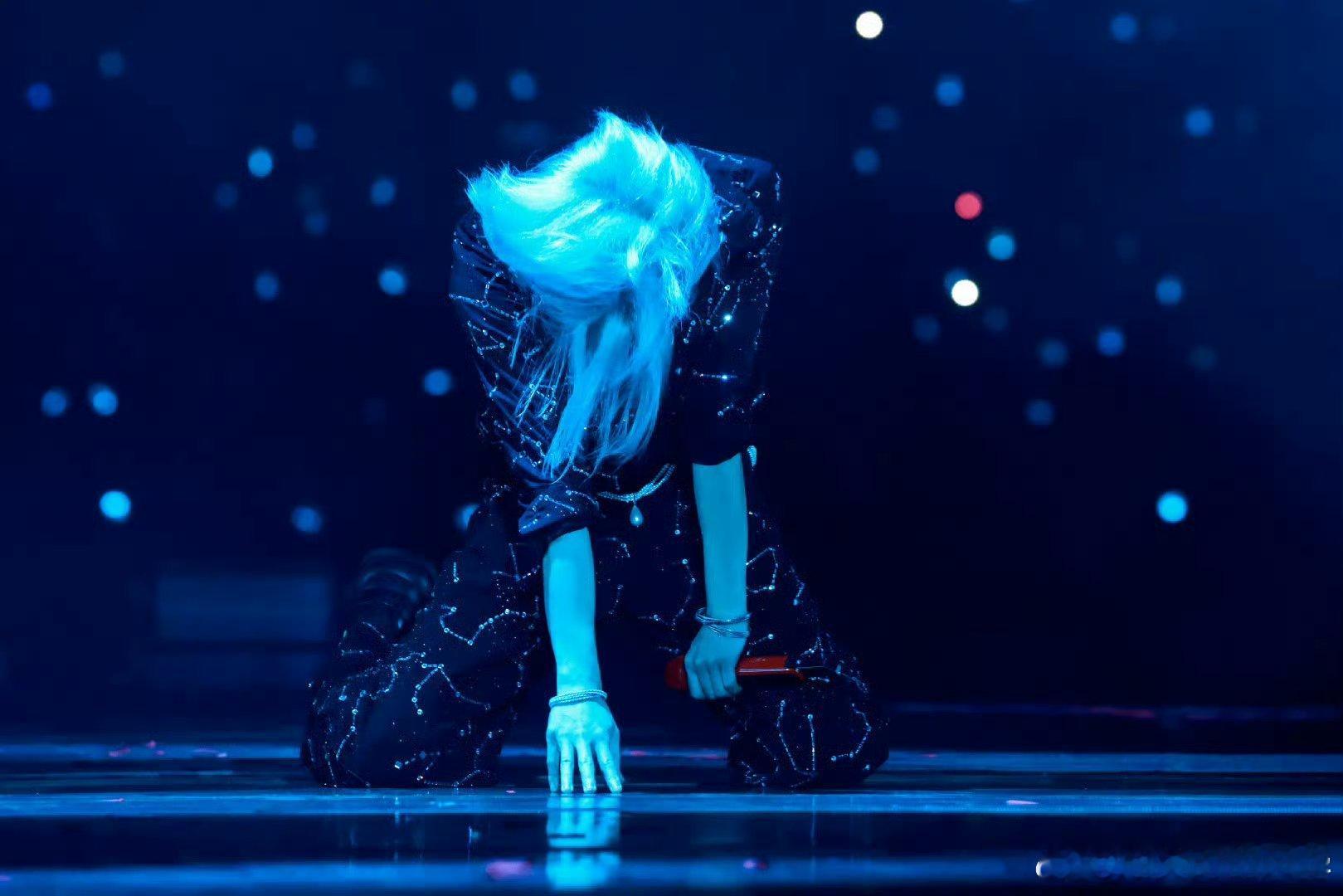 华晨宇 我一场不去就出大事了 别等后悔！华晨宇演唱会漏一场都亏大了。神级名场面+