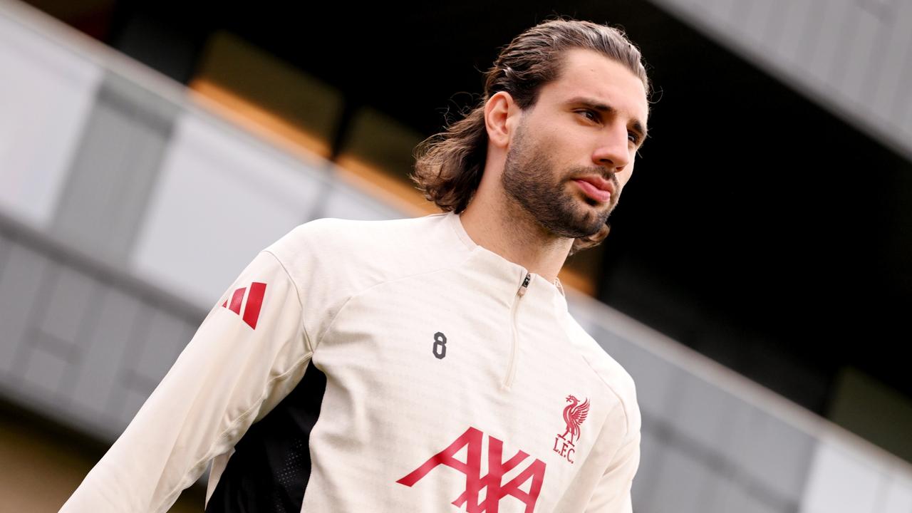 皇马与曼城正密切关注索博斯洛伊，利物浦对其合同状况及长期未来的担忧与日俱增。
索