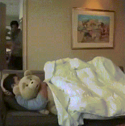 #起床后不叠被子的人赢了#【起床后被子应不应该叠？】被子勤晒，床单被套勤洗。对南