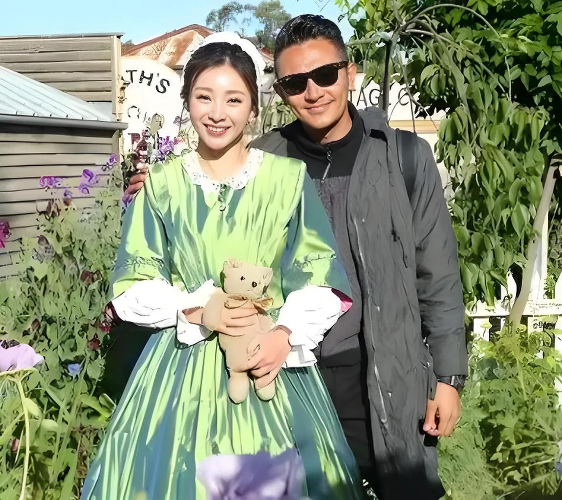柳岩印小天是好事将近了吗，44岁的柳岩和印小天双方已见家长了，祝福他们吧，大家看