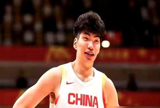 骂余嘉豪拿一分？你先把自己塞进经济舱连飞四十小时。五次转机跨越两万八千里，落地连