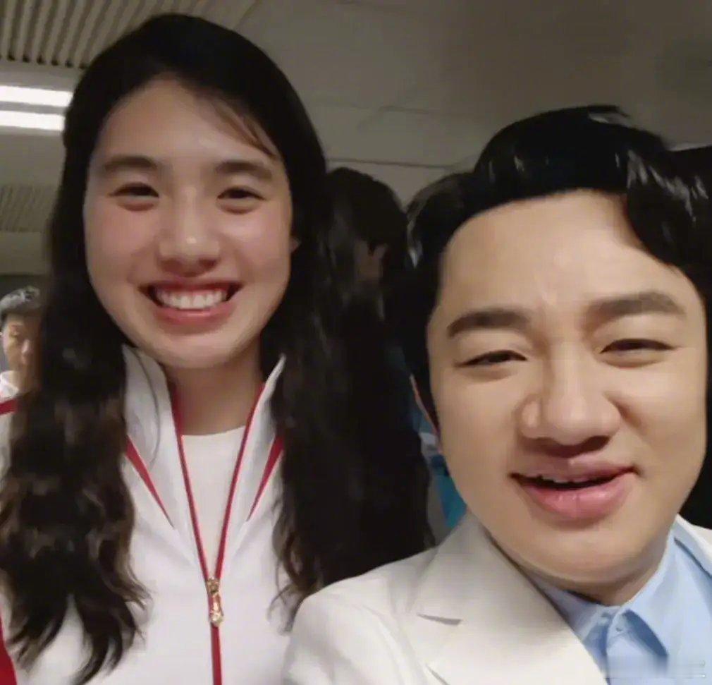 #王祖蓝李亚男邀请张雨霏到家里吃饭#王祖蓝、李亚男夫妻邀请张雨霏下次来香港到家中