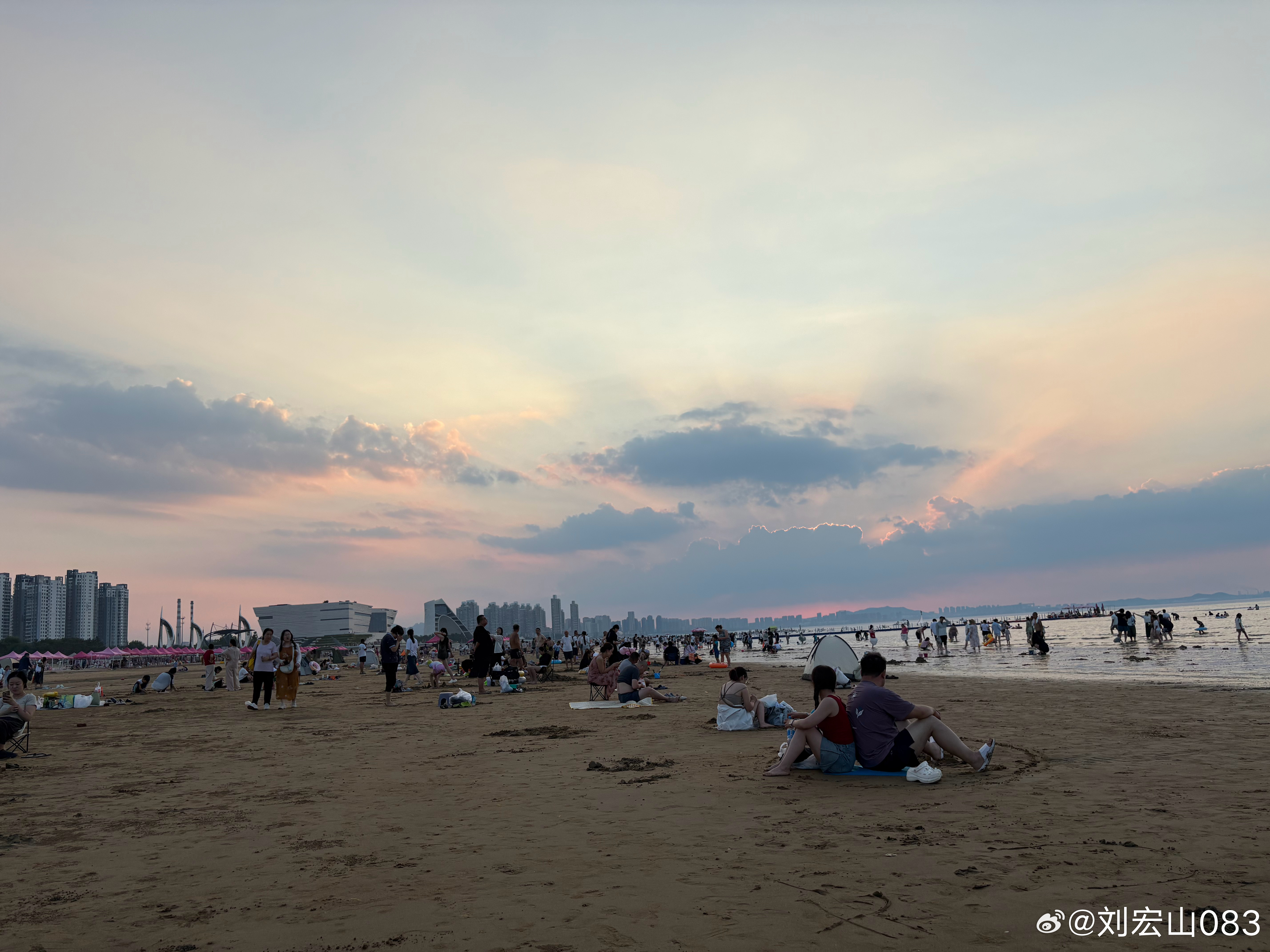 建军节落日，美得很惊艳 烟台