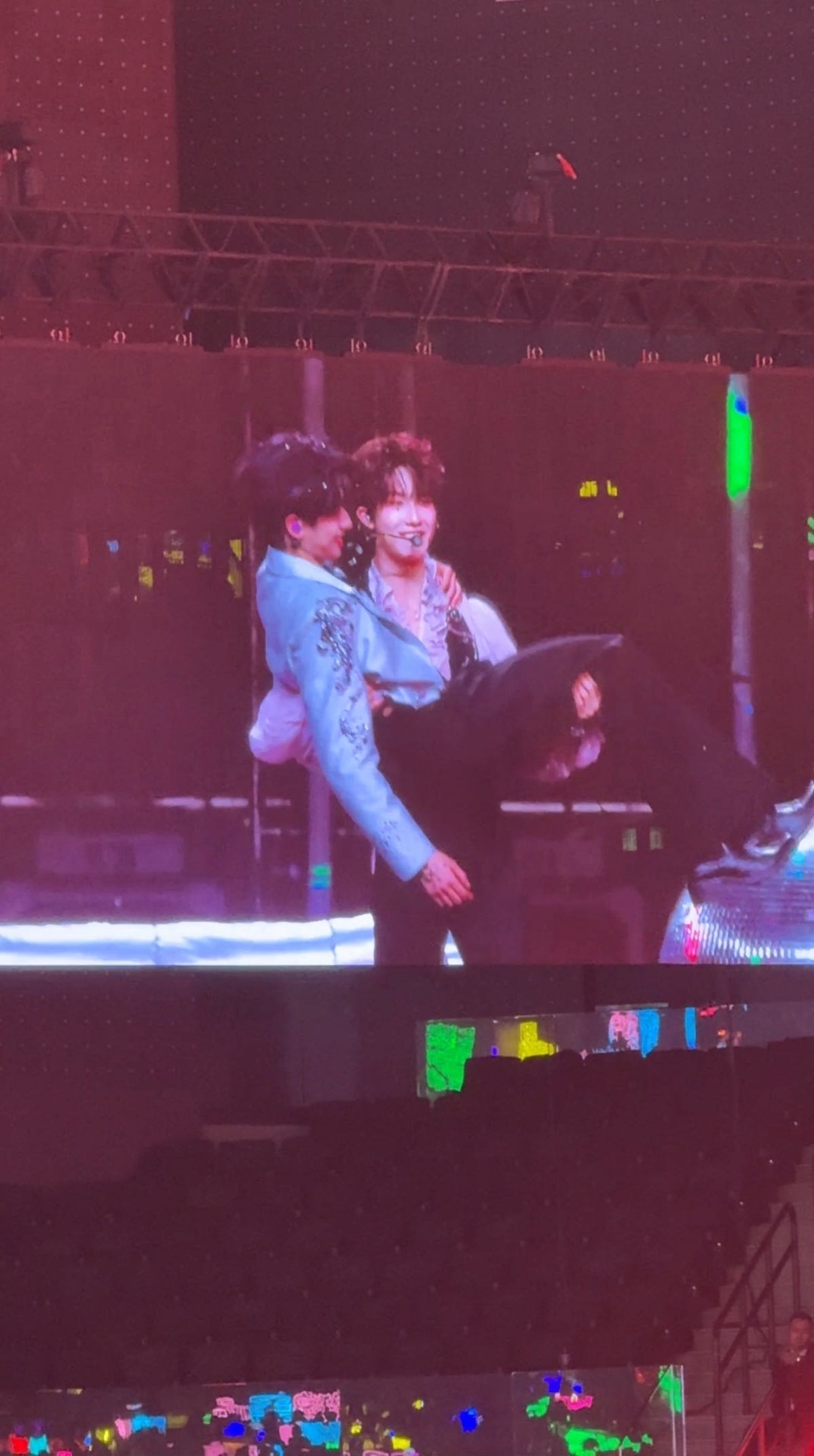 荣耀之战你真的是朱志鑫苏新皓互相公主抱了朱志鑫苏新皓公主抱对方