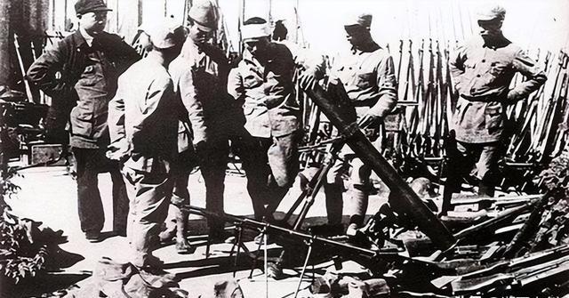 1946年，义勇军第一支队在通化城内，抓获了3000多名日军俘虏，把他们押到冰河