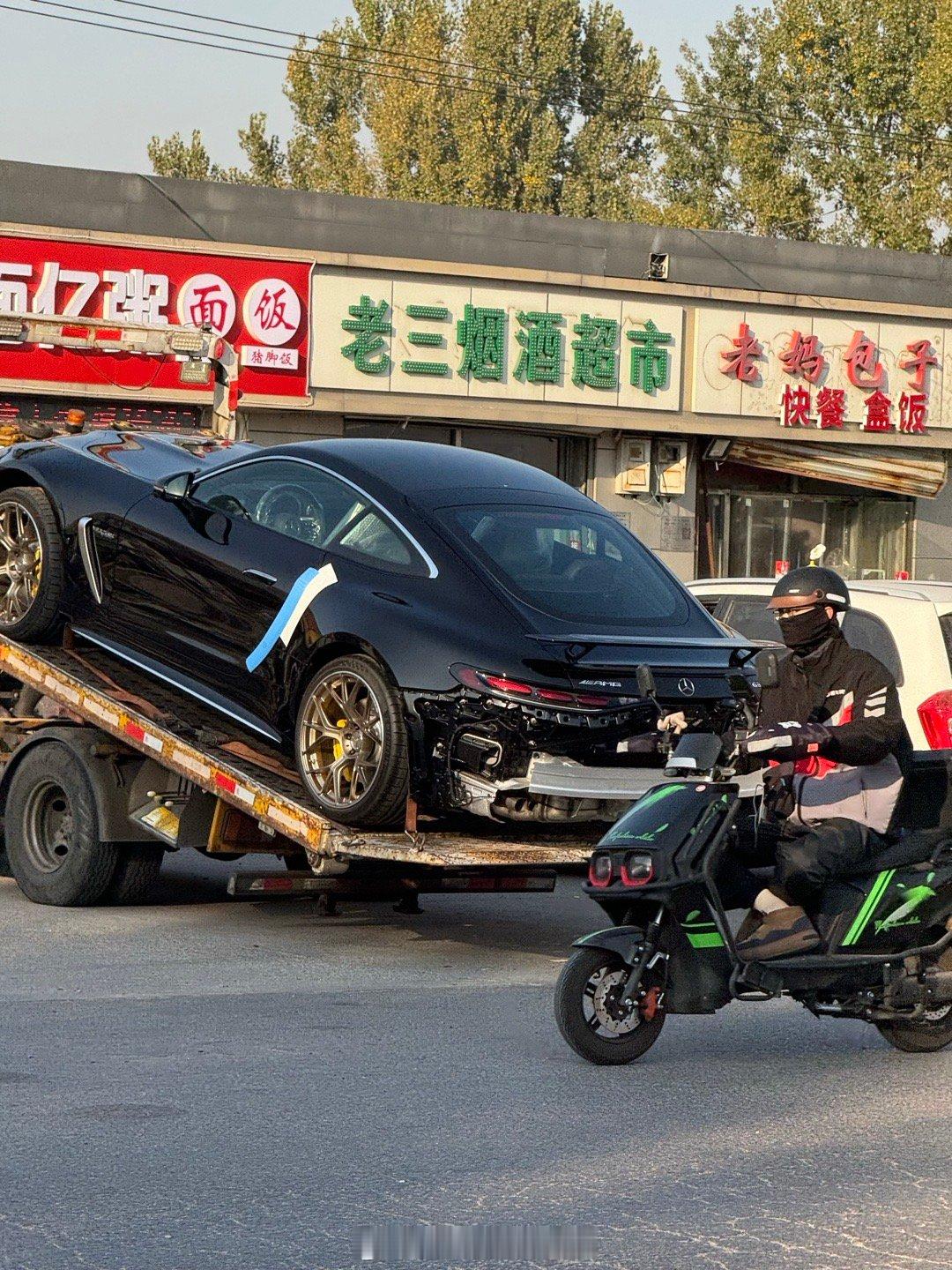 车友发来一张国内抓拍无后杠的GT63！不简单！有故事这几天还有很多人问新款GT的