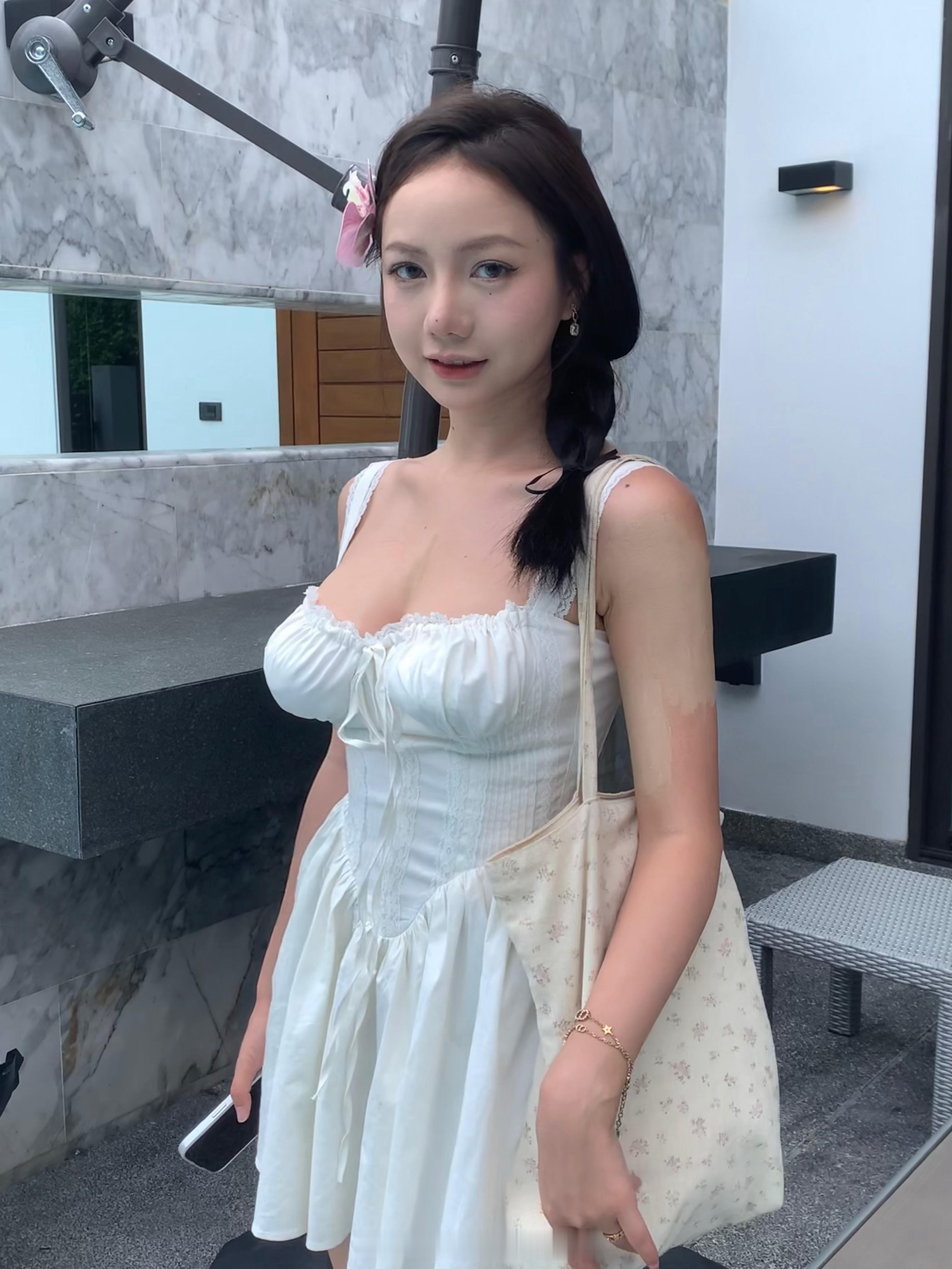 发发自拍 和家里装修我超级喜欢的小角落！都是我自己设计的买的家具！ ​​​