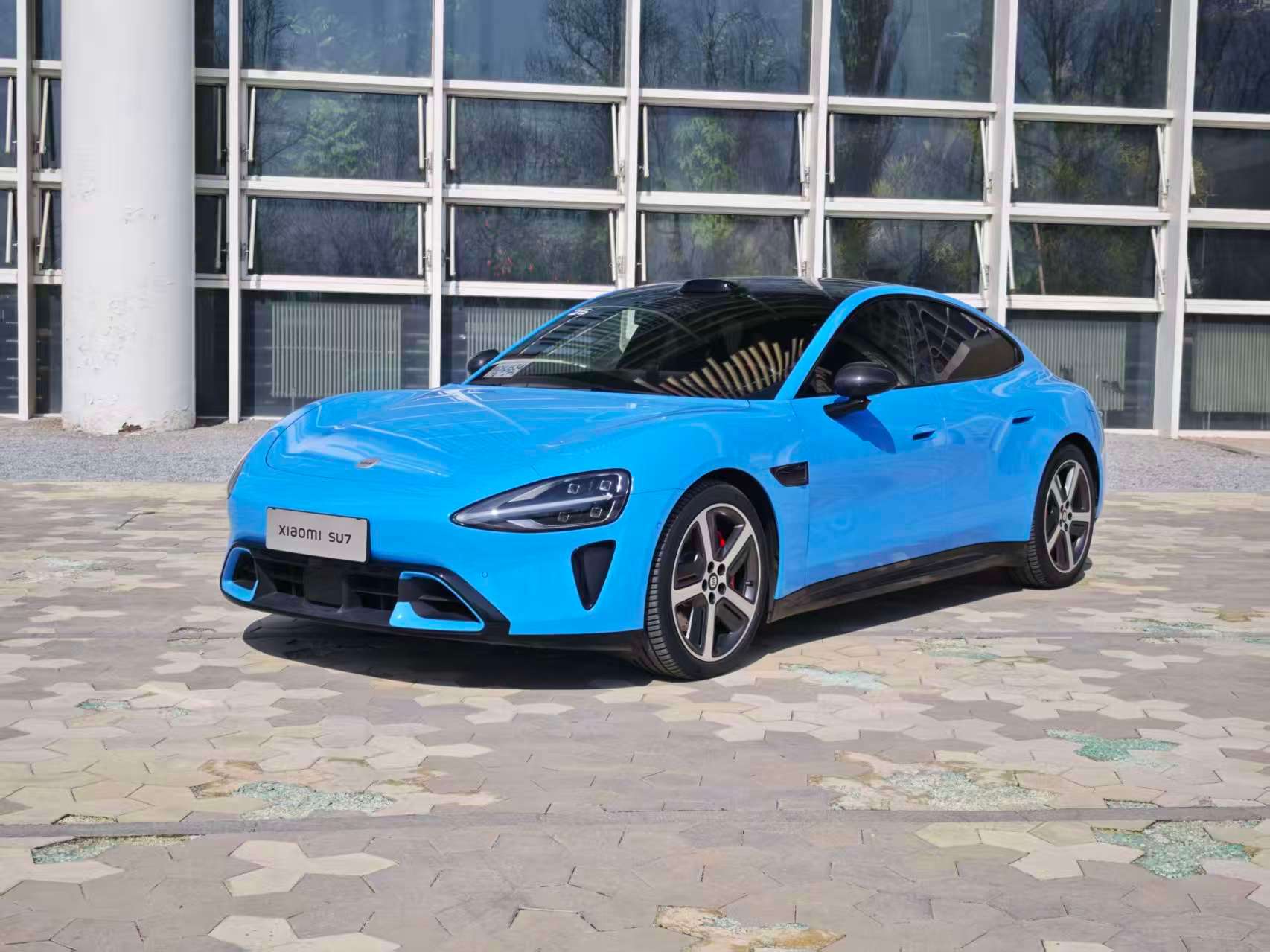 小米新一代SU7正式发布，21.99万元起售。Pro版续航高达902公里，Max