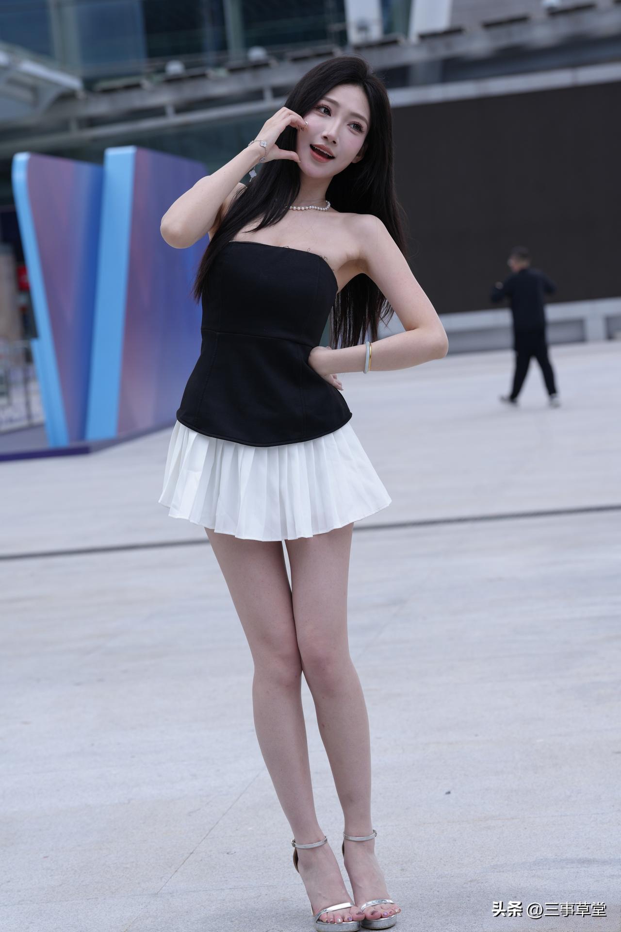 阳光下的元气穿搭，显瘦裙装超吸睛～✨ 树荫下转个圈，捕捉夏日轻盈瞬间～