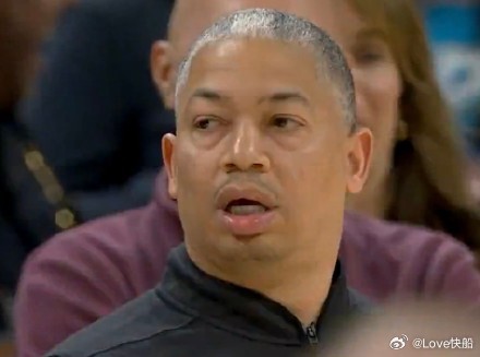 记者：关于科比-桑德斯，你在过去几场比赛中看到了什么？他在常规赛最后阶段以及附加