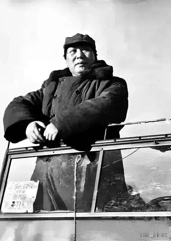 百万雄师过大江，宜将剩勇追穷寇！