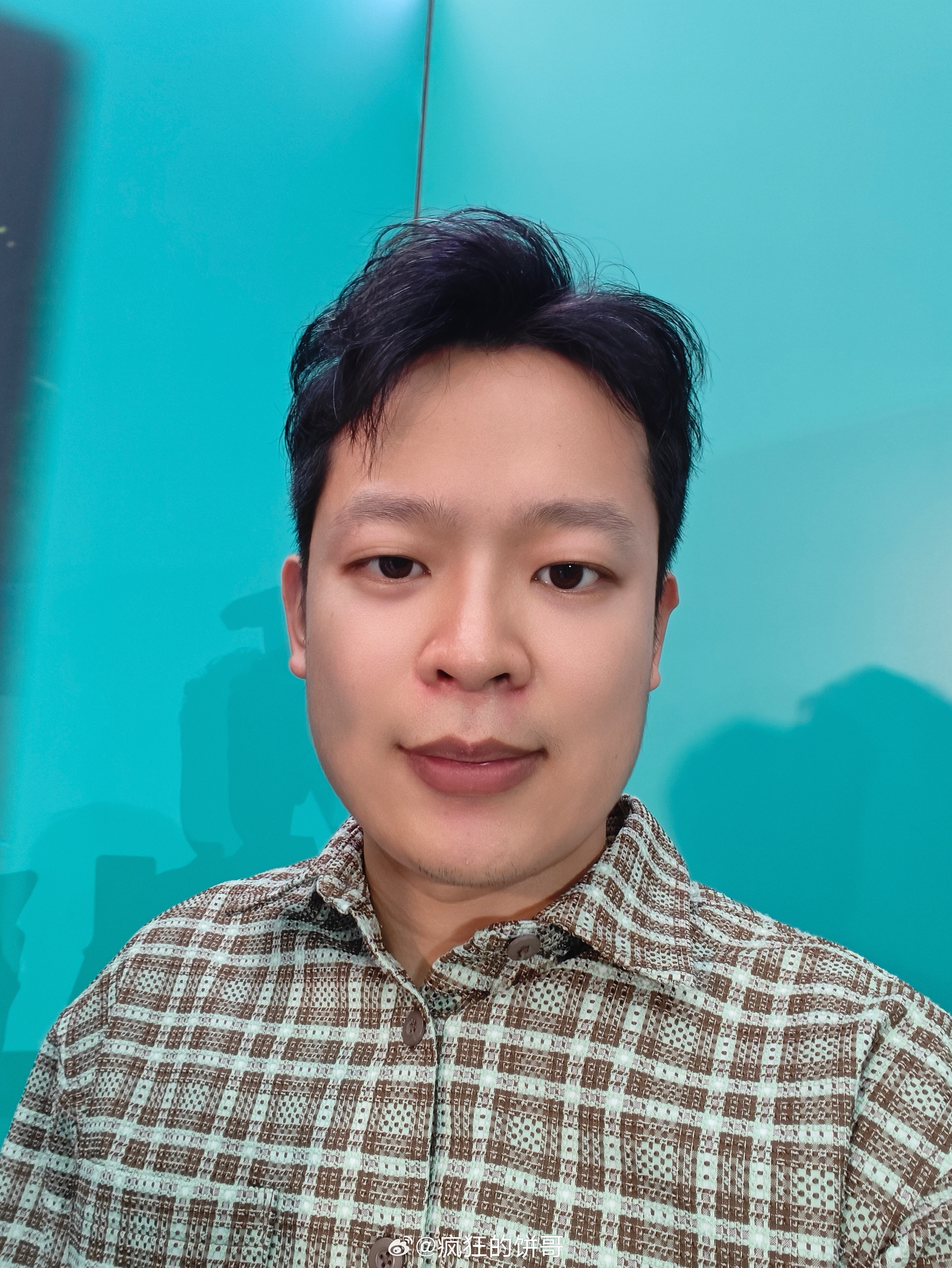 因为过年胖了六七斤，今天我看了这自拍图，还得控制控制瘦点...... 