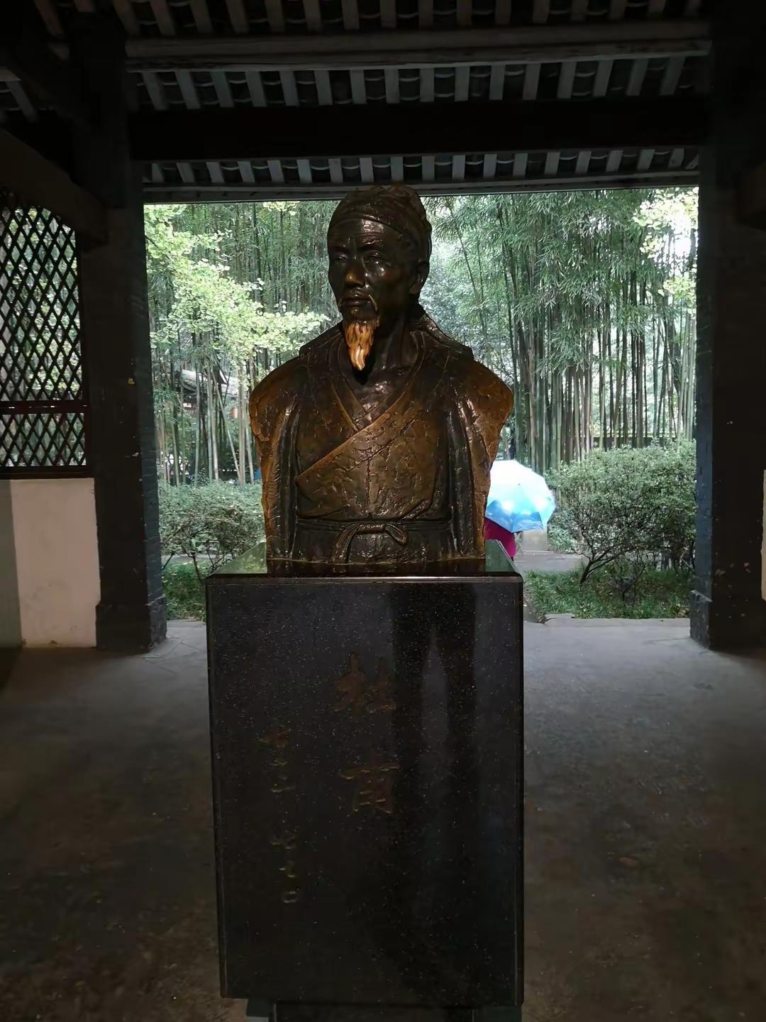 伟大的一位历史人物，你知道他是是谁吗？