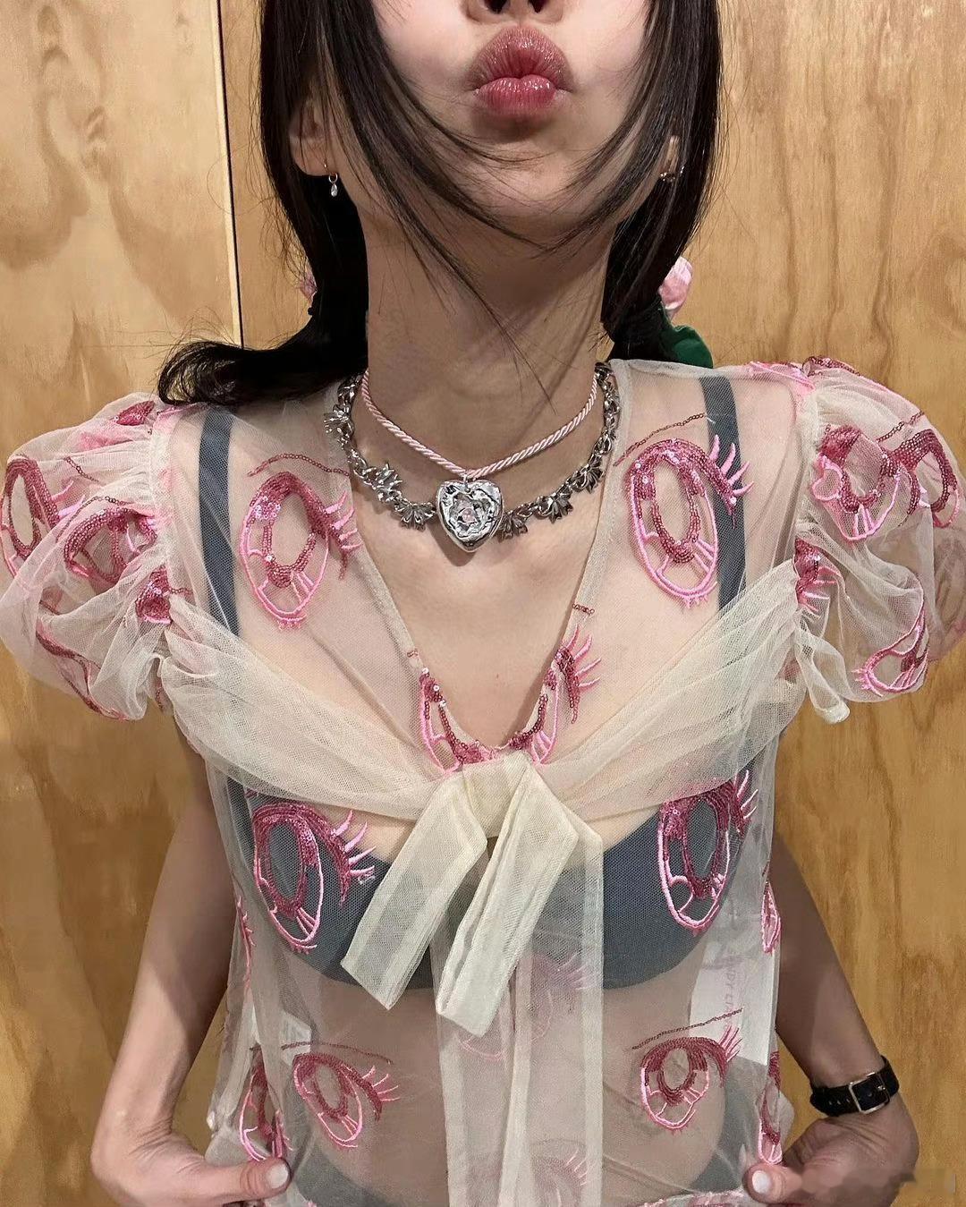 Jennie为什么都已经穿这么少了还是没有性感的感觉？ ​​​