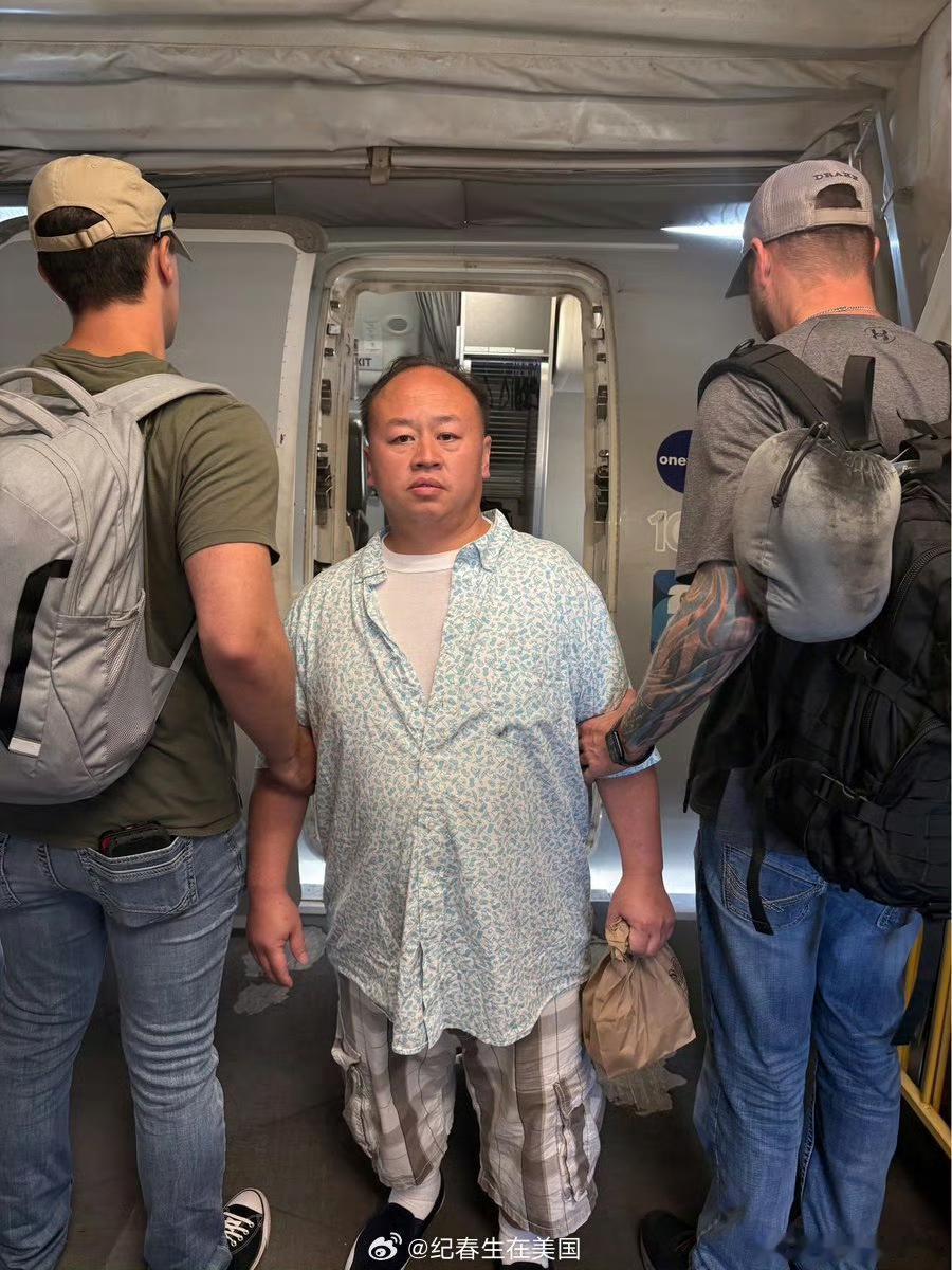 根据美国国务院和国土安全部（DHS）确认，被明尼苏达州州长蒂姆·沃尔兹（Tim 